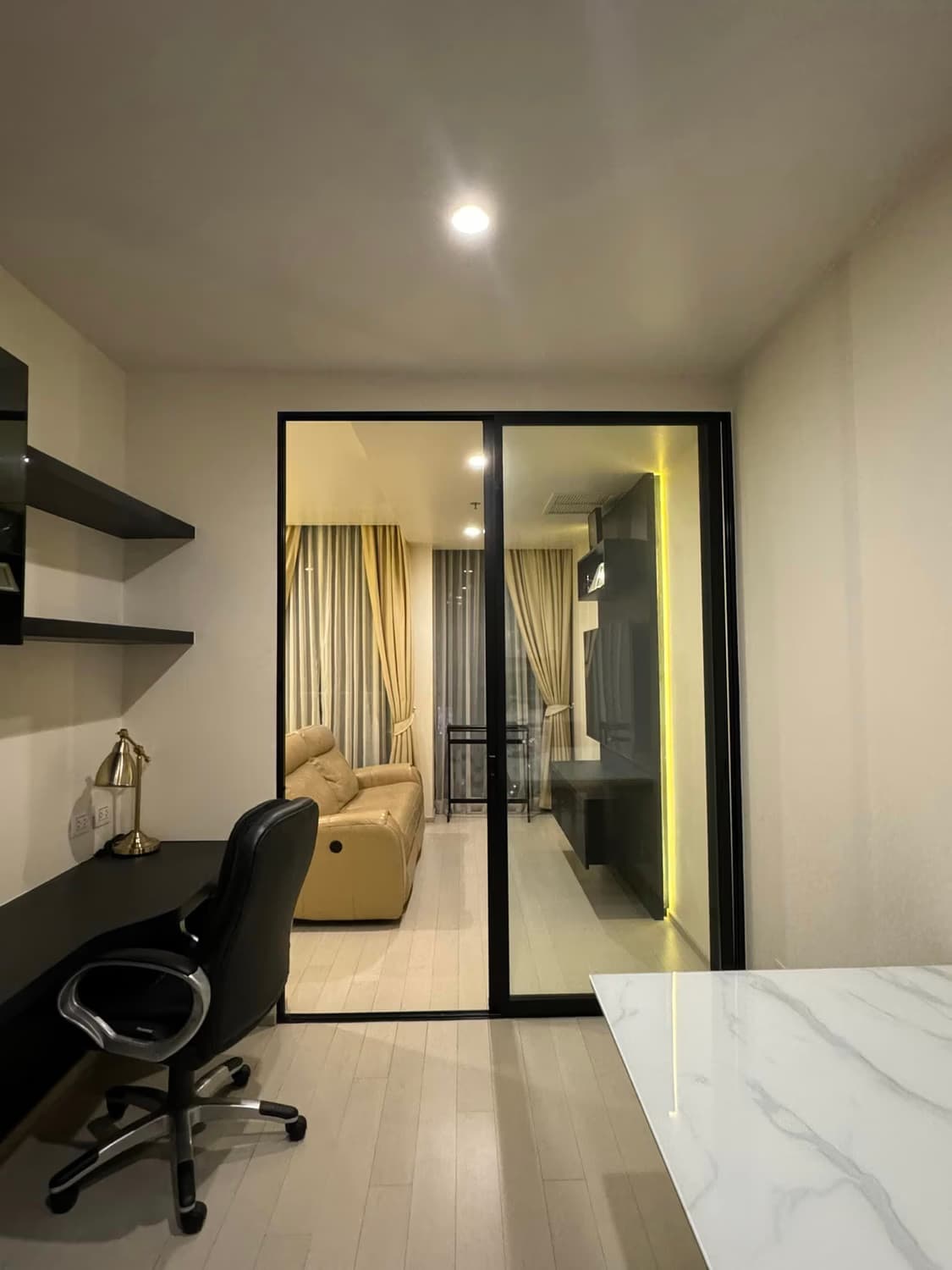 Condo for Rent at Noble Phloen Chit - Image 3