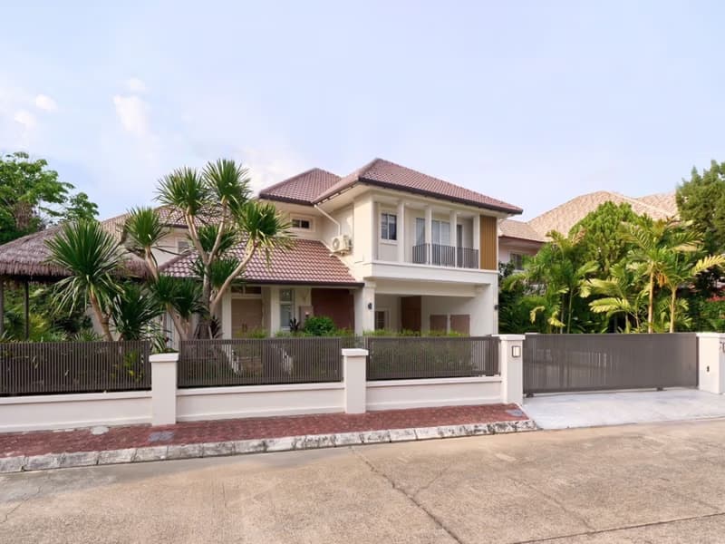4 Bed House for Sale in Saraphi