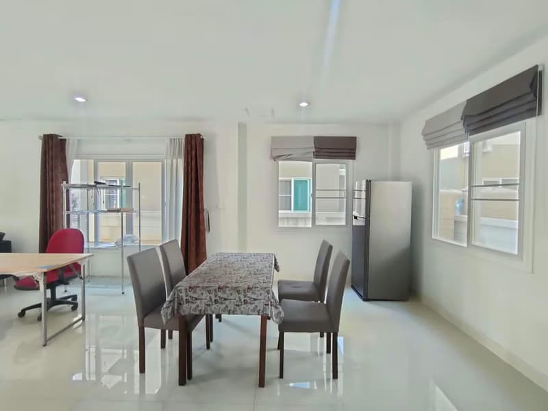 3 Bed House for Rent in Saraphi