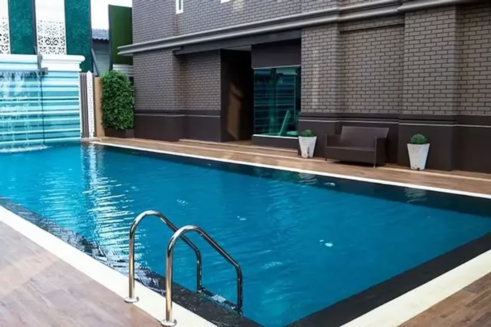 1 Bedroom Condo - Image 2