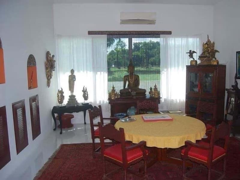 6 Bedroom House