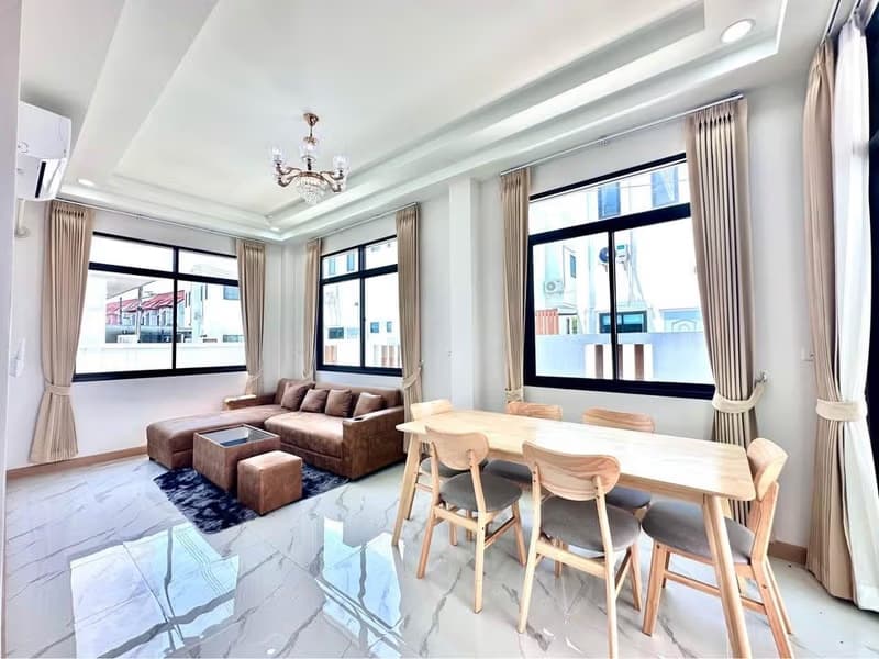 4 Bed House for Rent in Mueang Chiang Mai