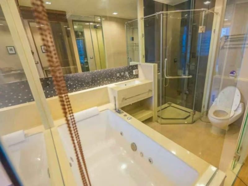 2 Bed Condo for Rent in Bang Rak