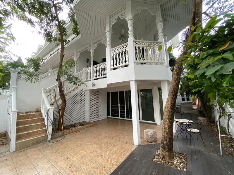 4 Bed Townhouse for Rent and Sale in Mueang Samut Prakan