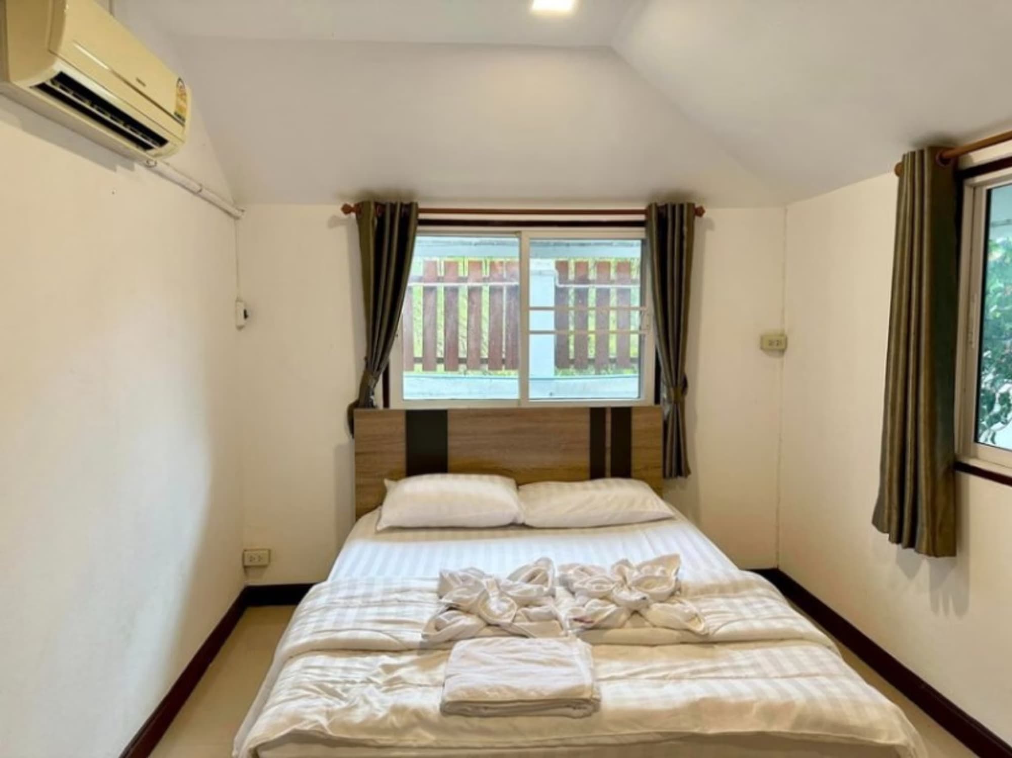 6 Bedroom House for rent in Chiang Mai - Image 11