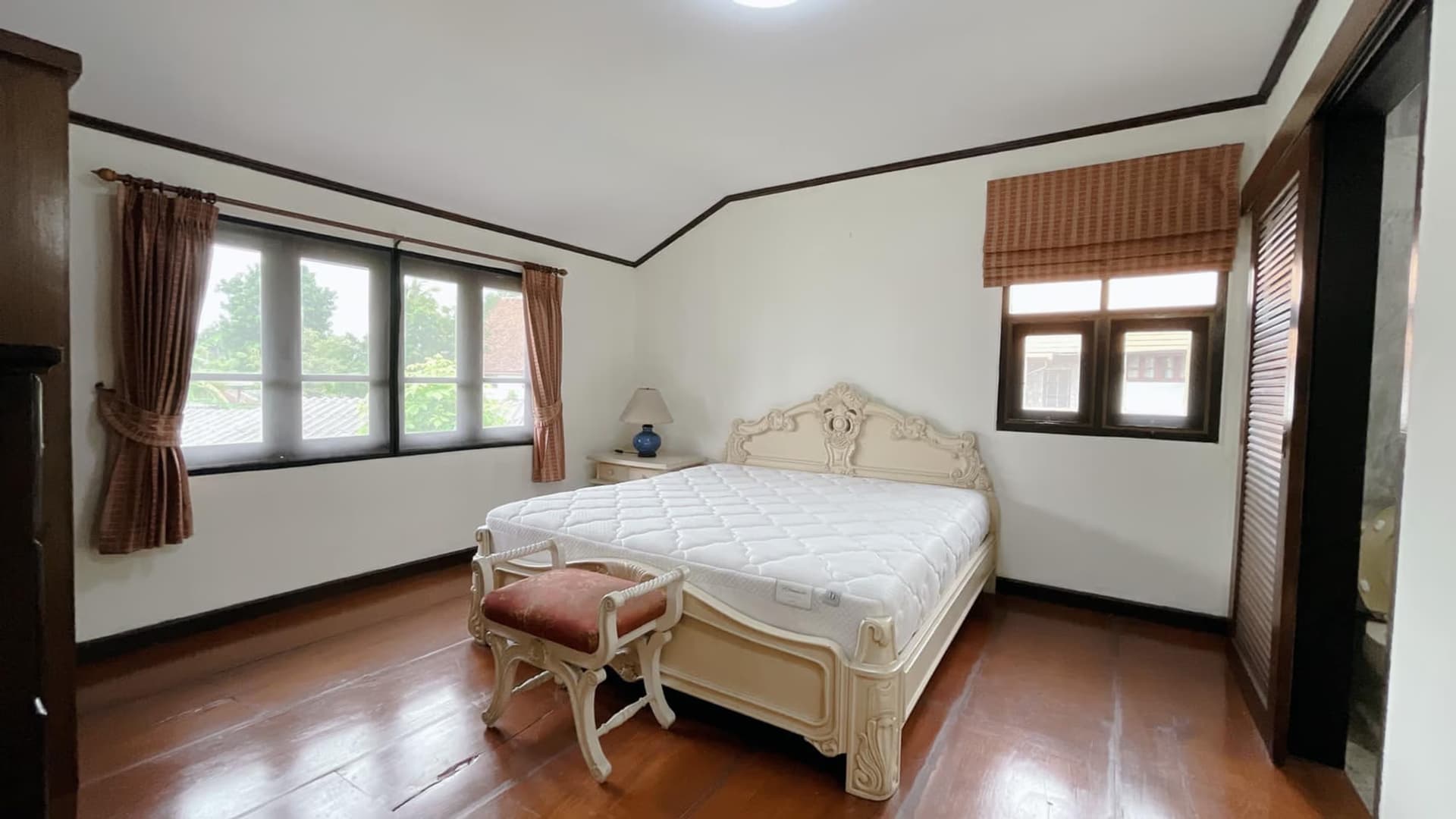 4 Bed House for Rent and Sale in Hang Dong - Image 10