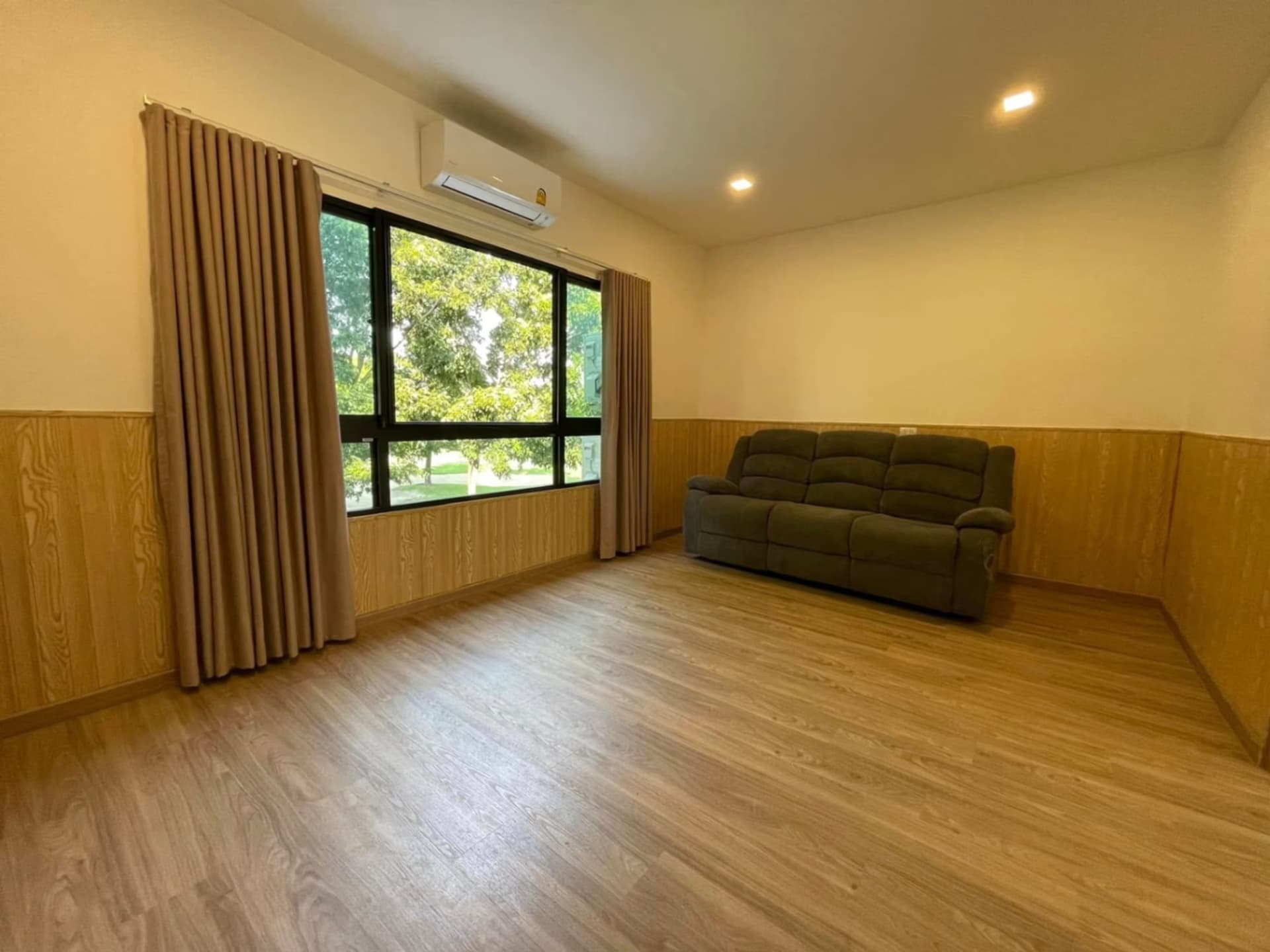 3 Bed Townhouse for Sale in Bang Kapi - Image 3