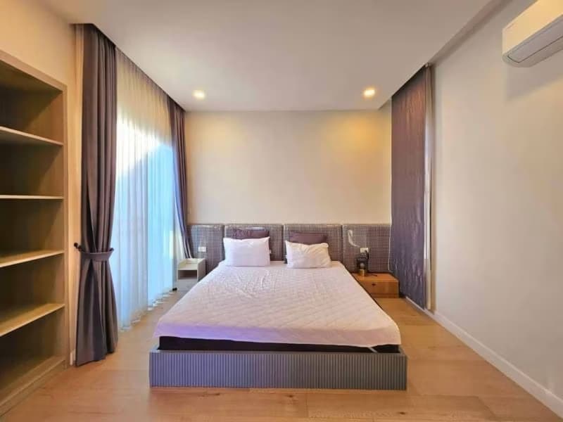 5 Bed House for Rent in San Sai District