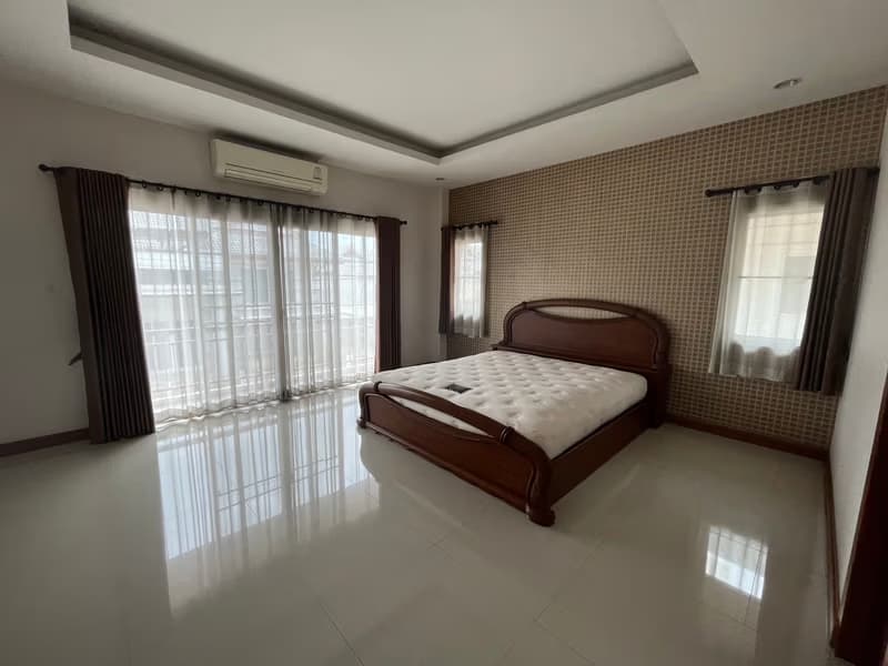 4 Bed House for Rent in Mueang Chiang Mai