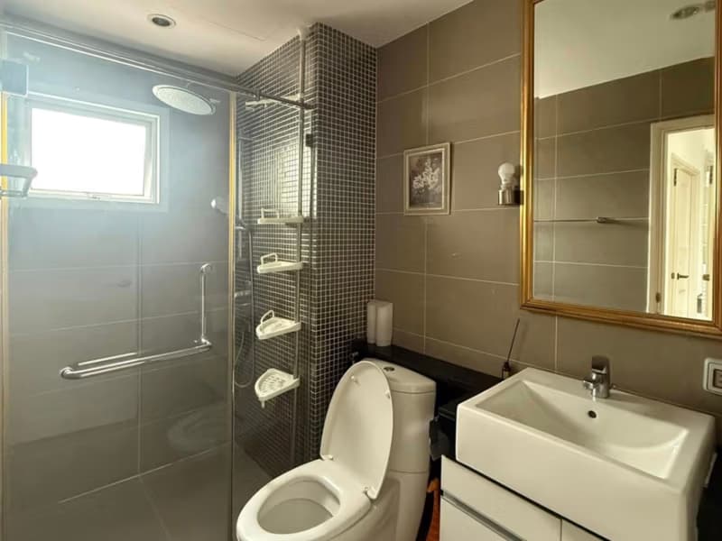 2 Bed Condo for Rent and Sale in Huai Khwang
