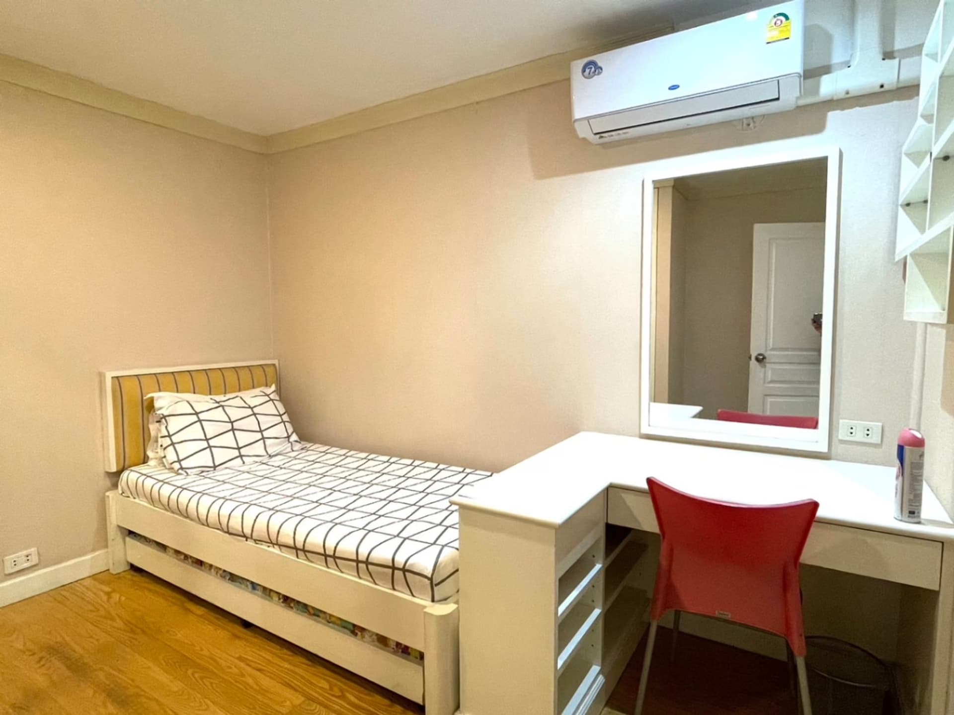2 Bed Condo for Sale in Khlong Toei - Image 4
