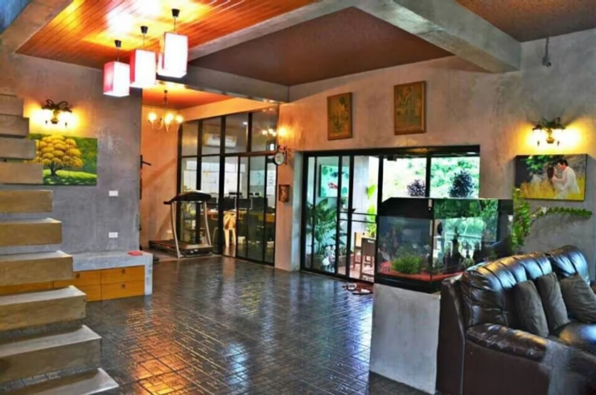 9 Bedroom House - Image 37