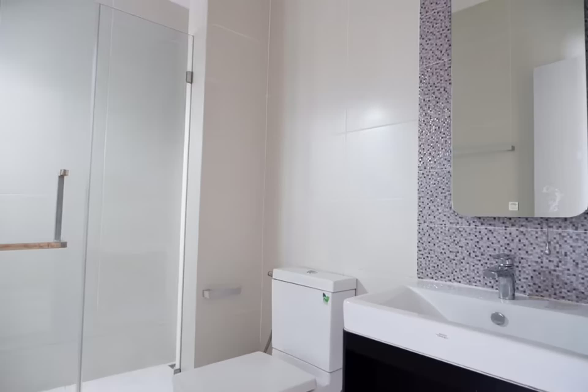 4 Bedroom House - Image 11
