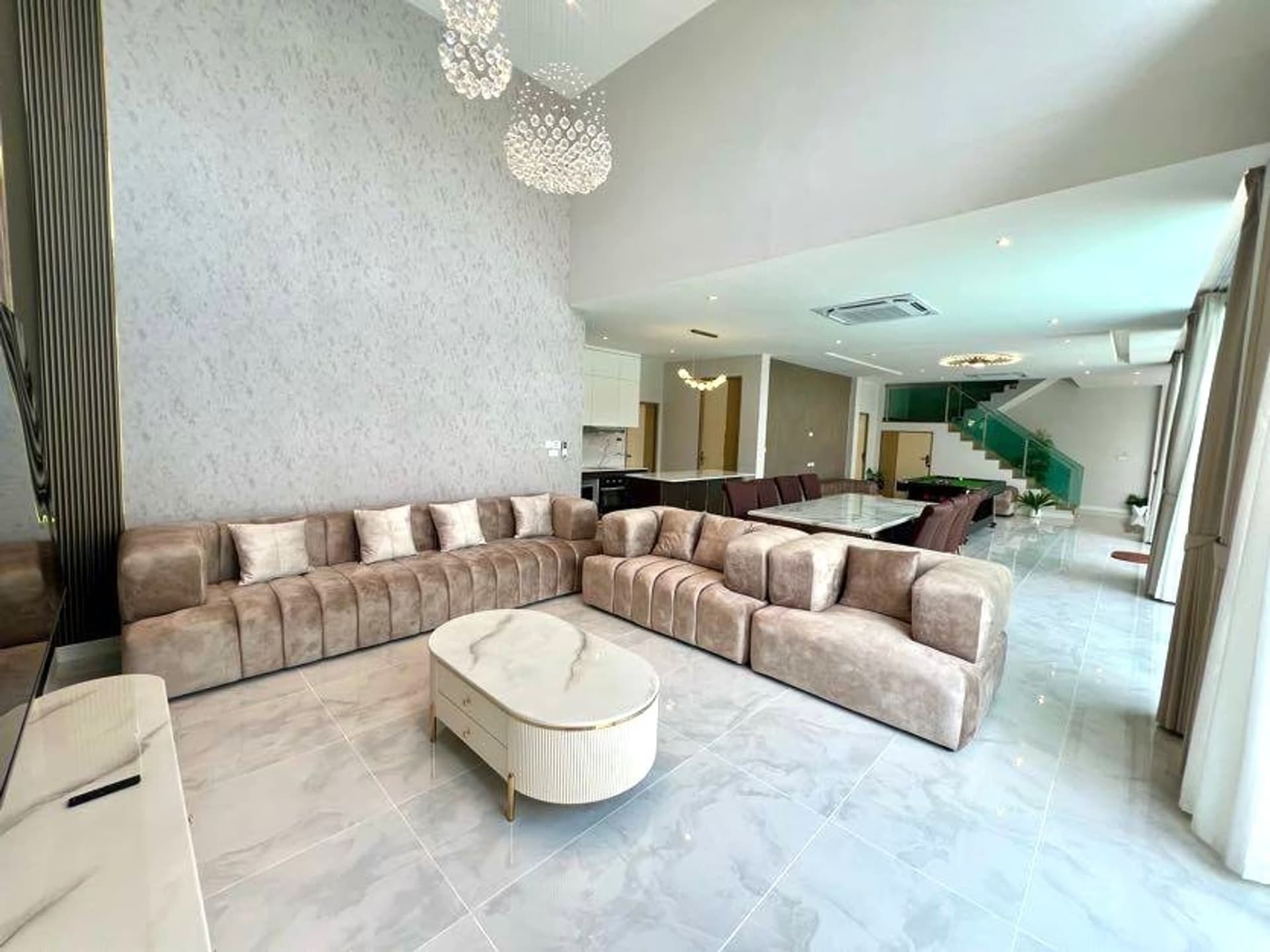 7 Bed House for Rent and Sale in Mueang Chiang Mai District - Image 4