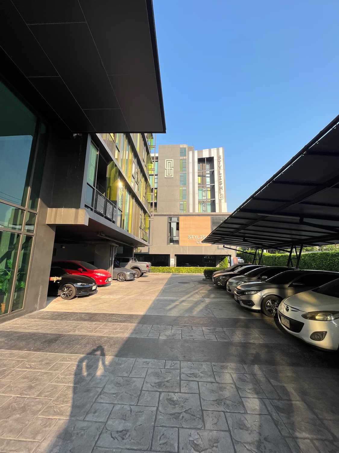 Condo for Rent, Sale at Stylish Condo - Image 11