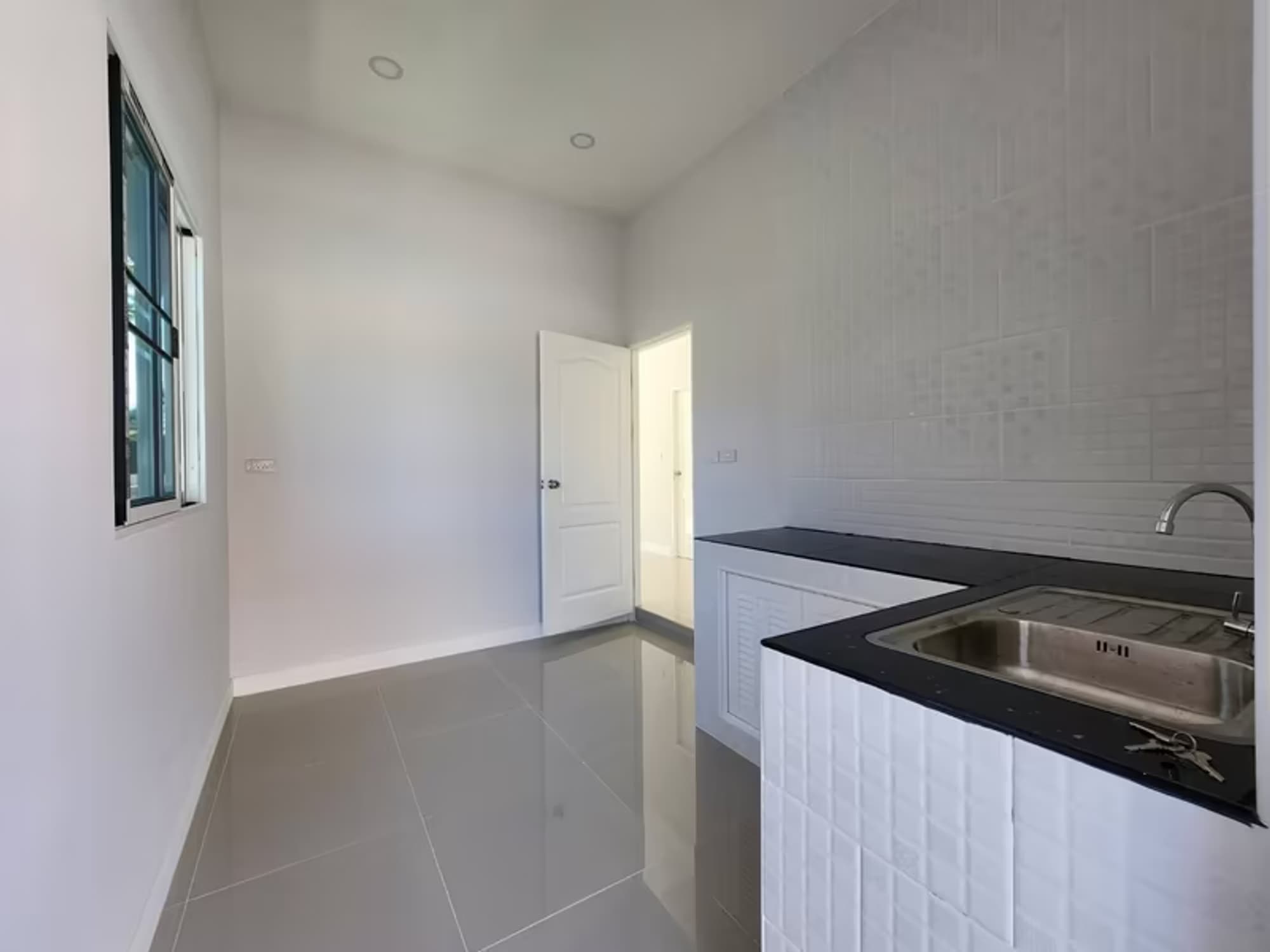 2 Bedroom House - Image 5