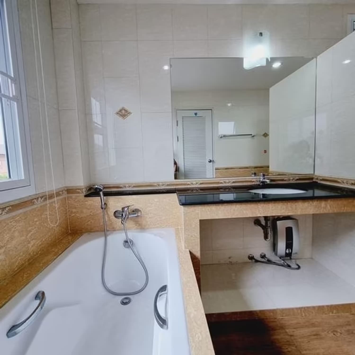 4 Bedroom House - Image 29