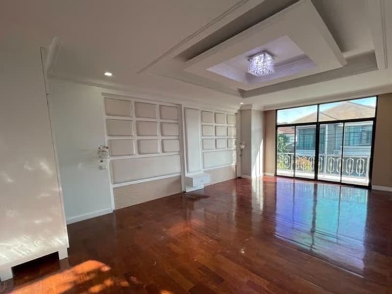 4 Bed House for Sale in Prawet
