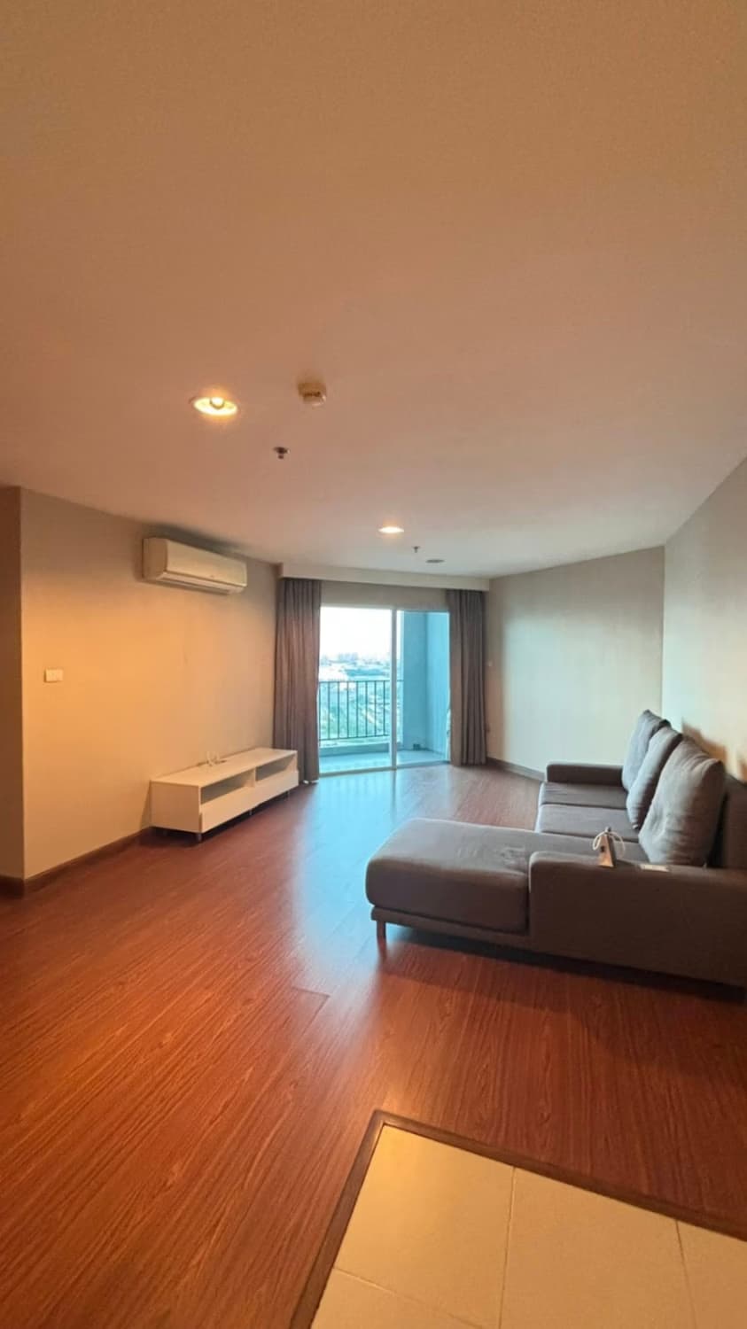 2 Bed Condo for Sale in Huai Khwang - Image 2