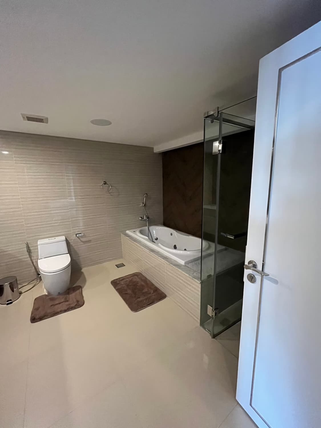 3 Bed Condo for Sale in Bang Rak - Image 13