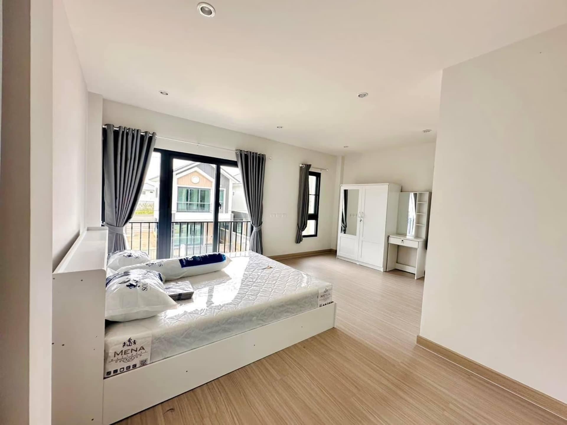 4 Bed House for Rent in San Kamphaeng - Image 6