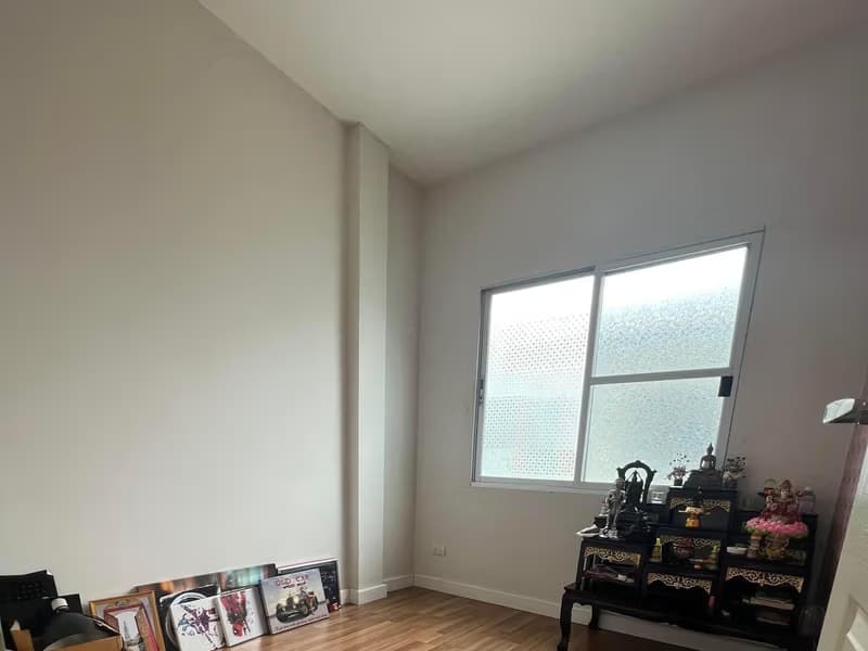 3 Bed Townhouse for Sale in Saphan Sung