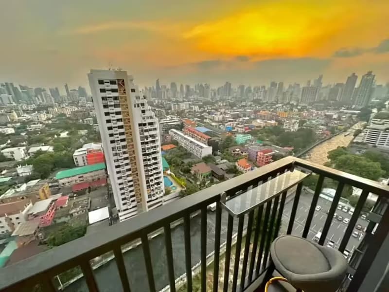 1 Bedroom Condo
