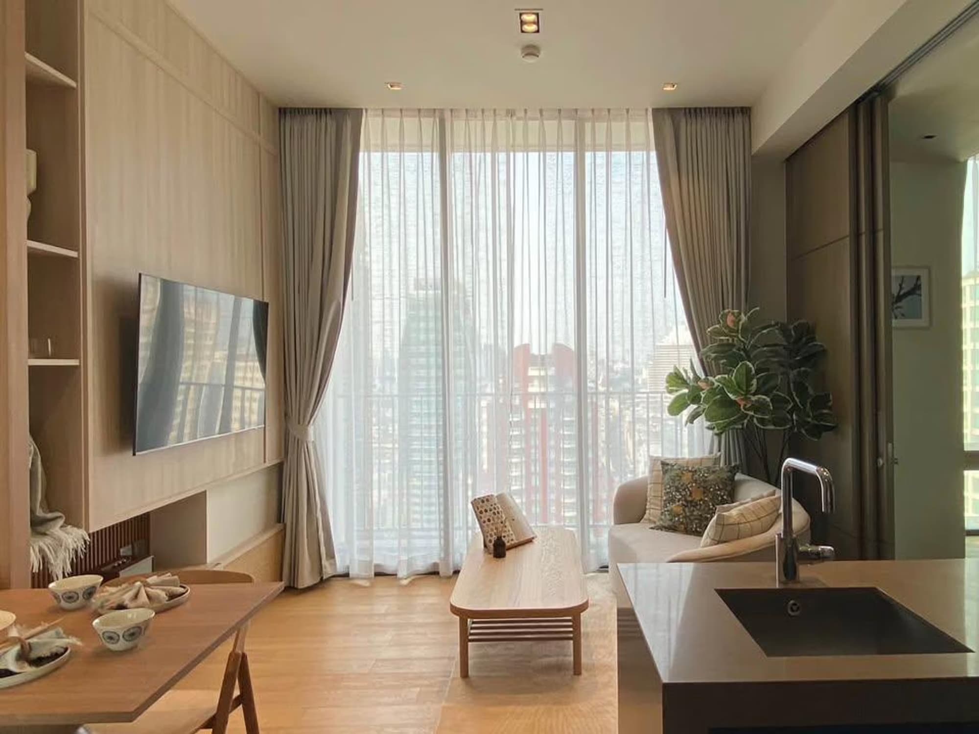 1 Bed Condo for Rent in Pathum Wan - Image 1