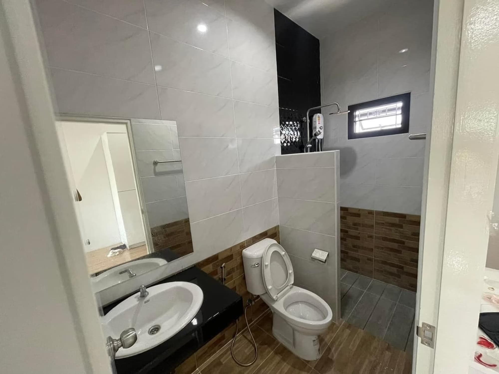 3 Bed House for Rent in Hang Dong - Image 6