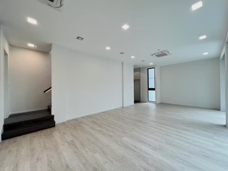 4 Bed House for Sale in Saphan Sung