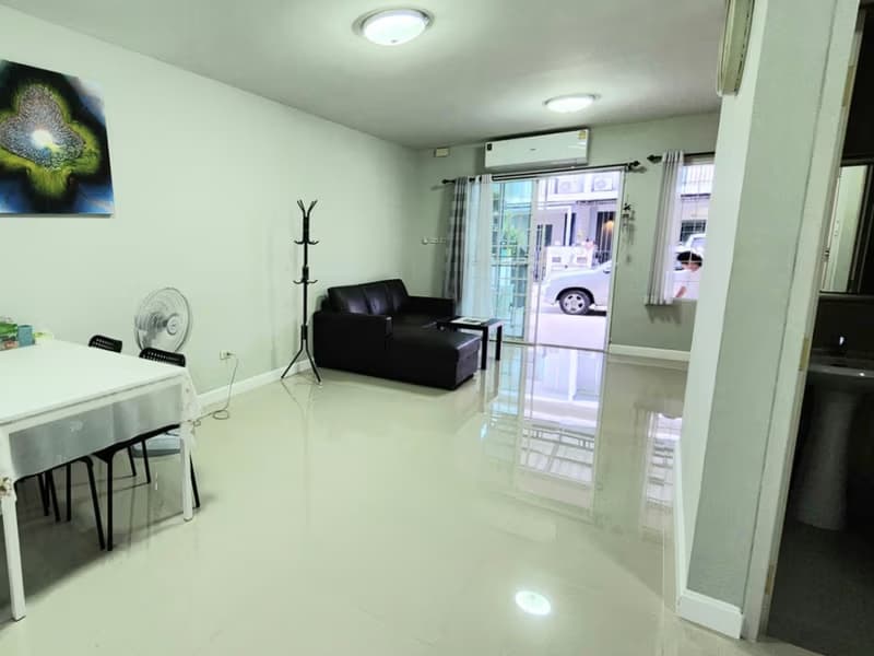 3 Bed Townhouse for Rent in Saraphi