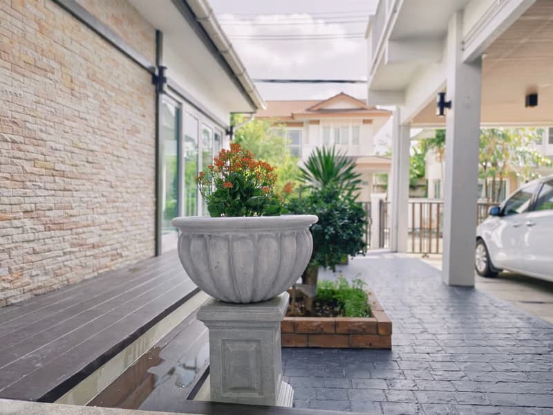 5 Bed House for Rent and Sale in Bang Kapi