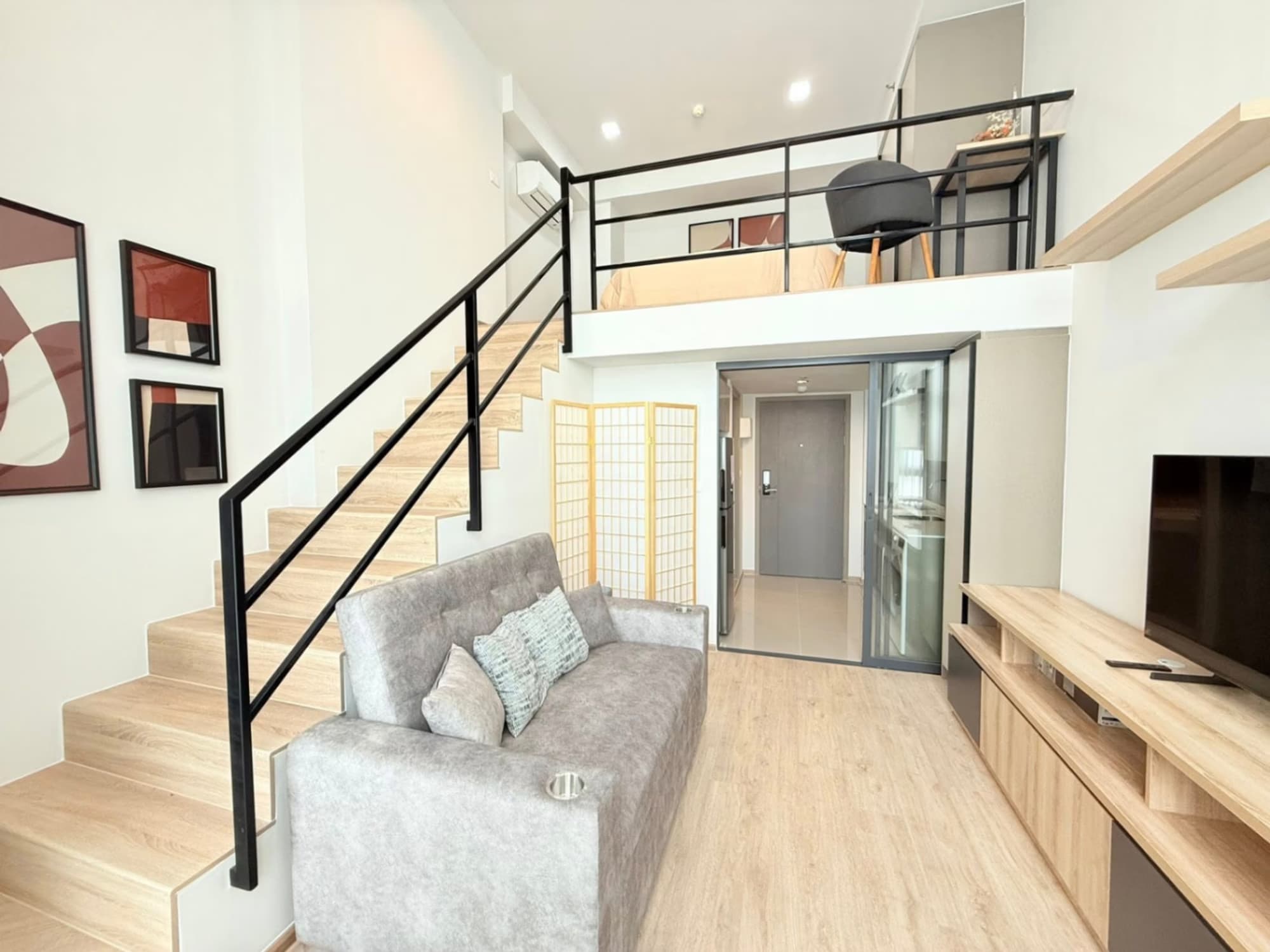 1 Bed Condo for Rent in Huai Khwang - Image 2