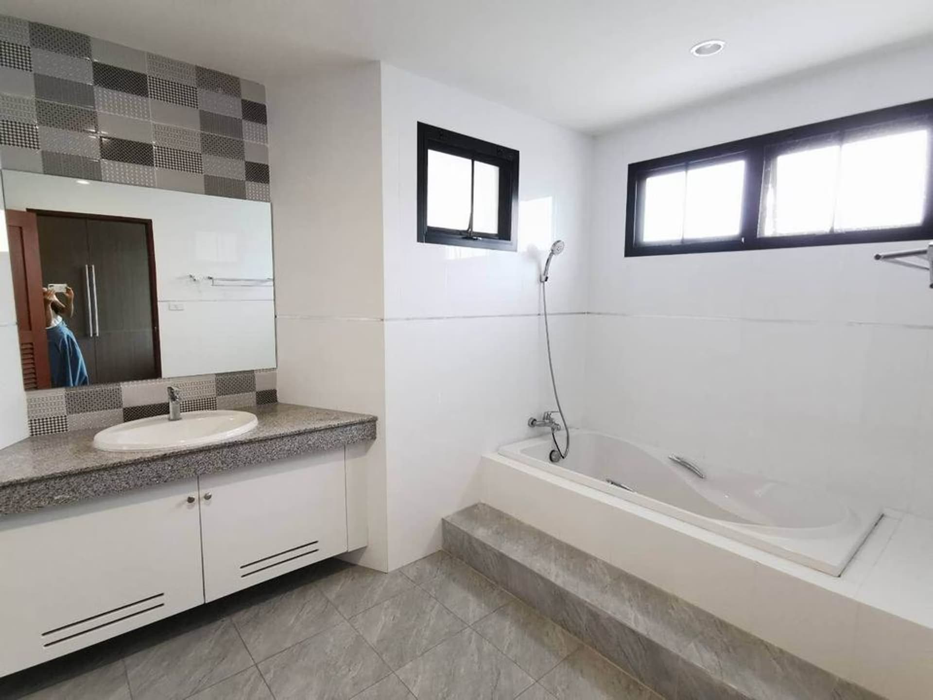 4 Bedroom House - Image 24
