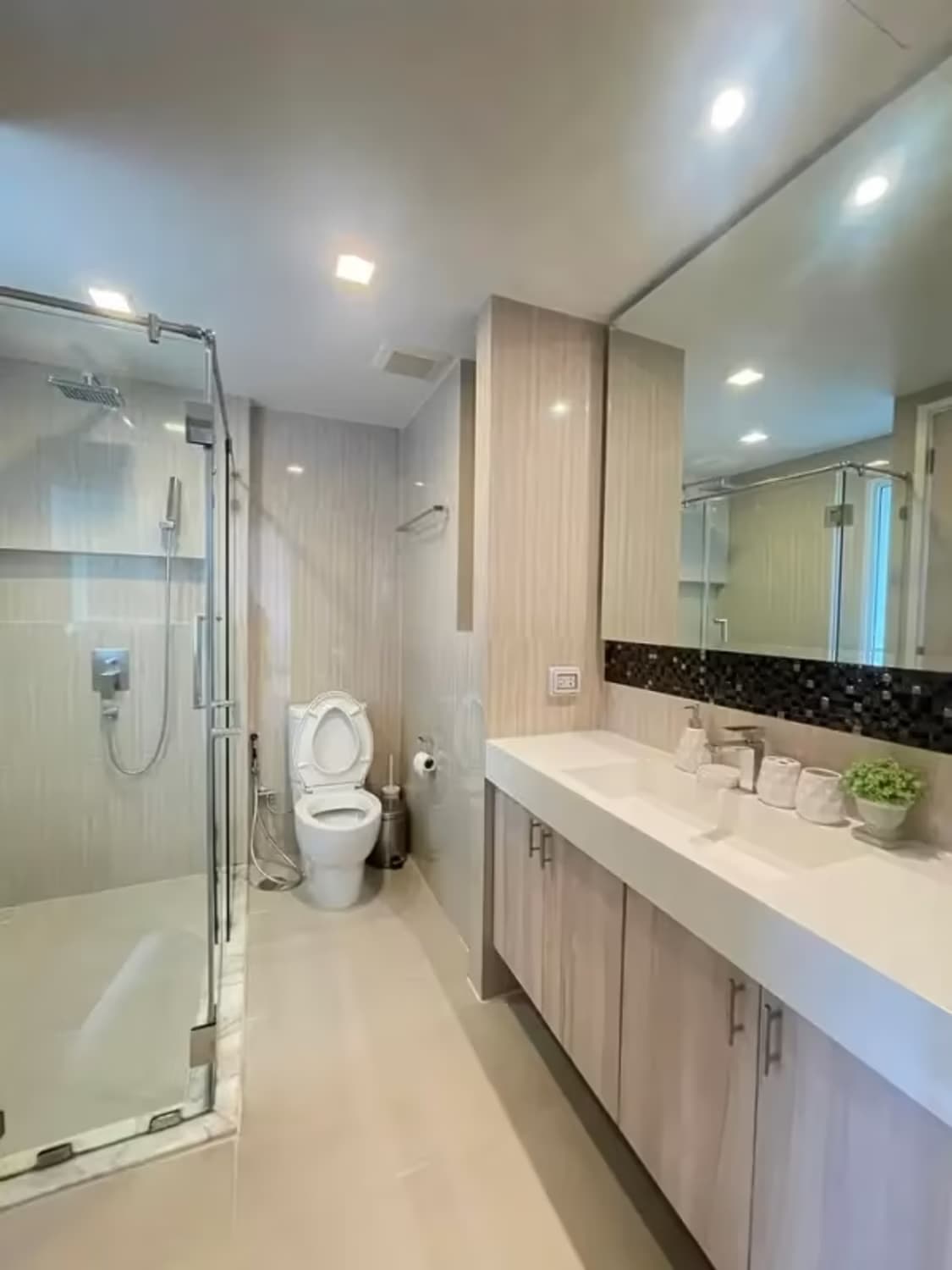 1 Bedroom Condo for Rent at Downtown 49 - Image 11