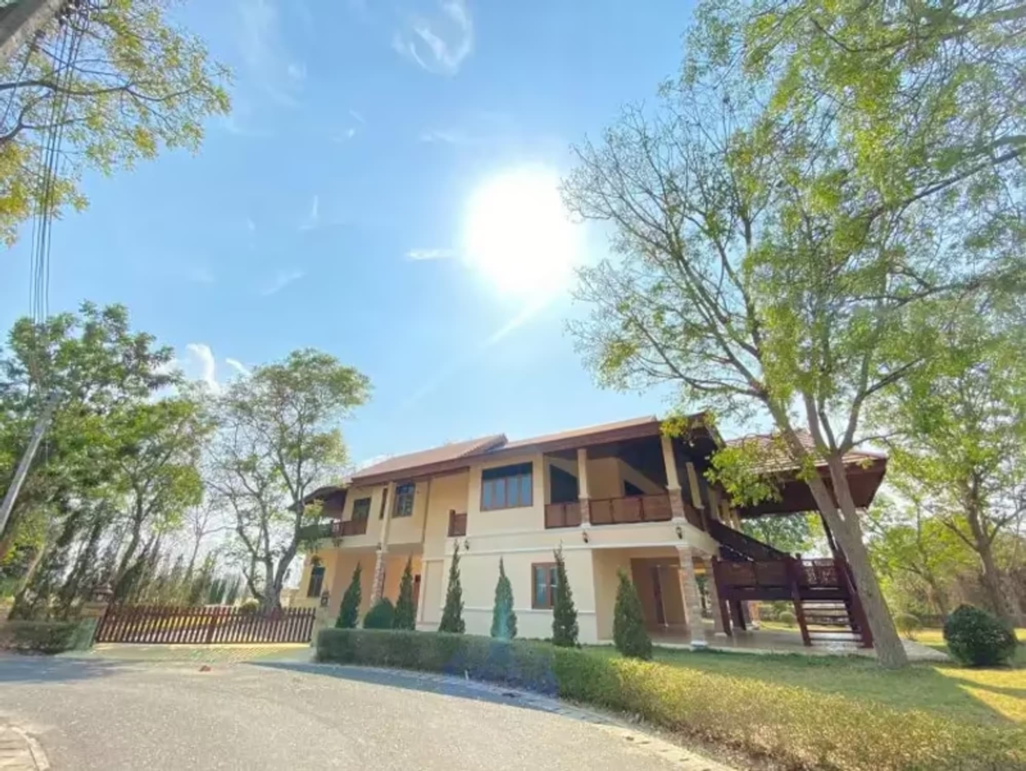 5 Bedroom House - Image 1