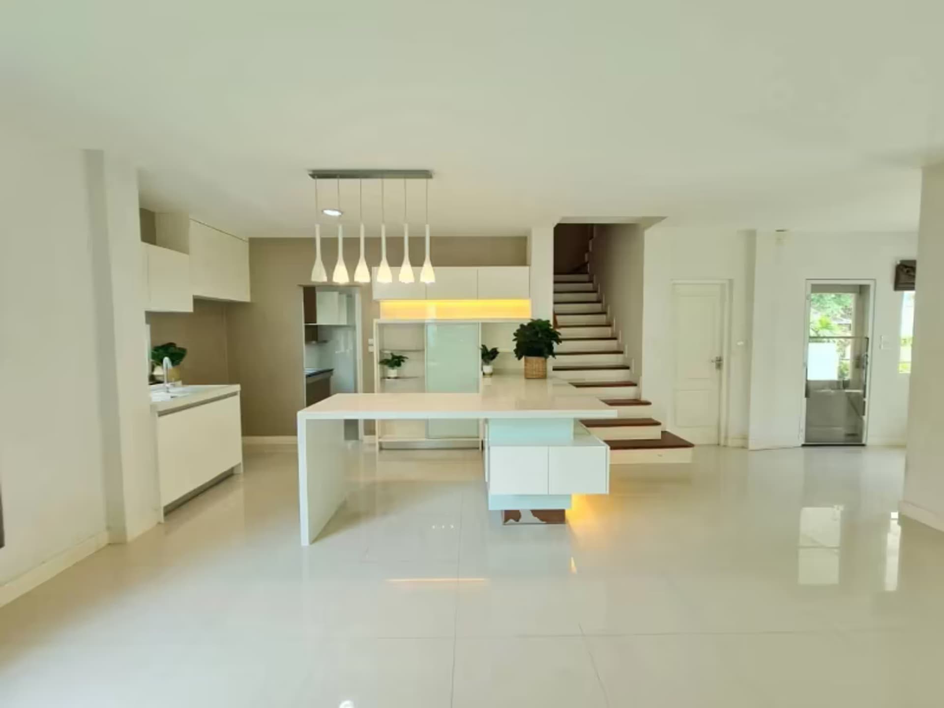 4 Bedroom House - Image 7