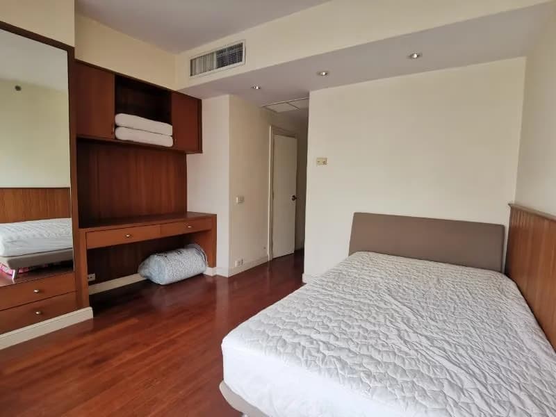 Condo for Rent at Langsuan Ville 