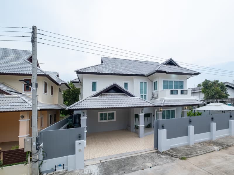 4 Bed House for Rent in Mueang Chiang Mai