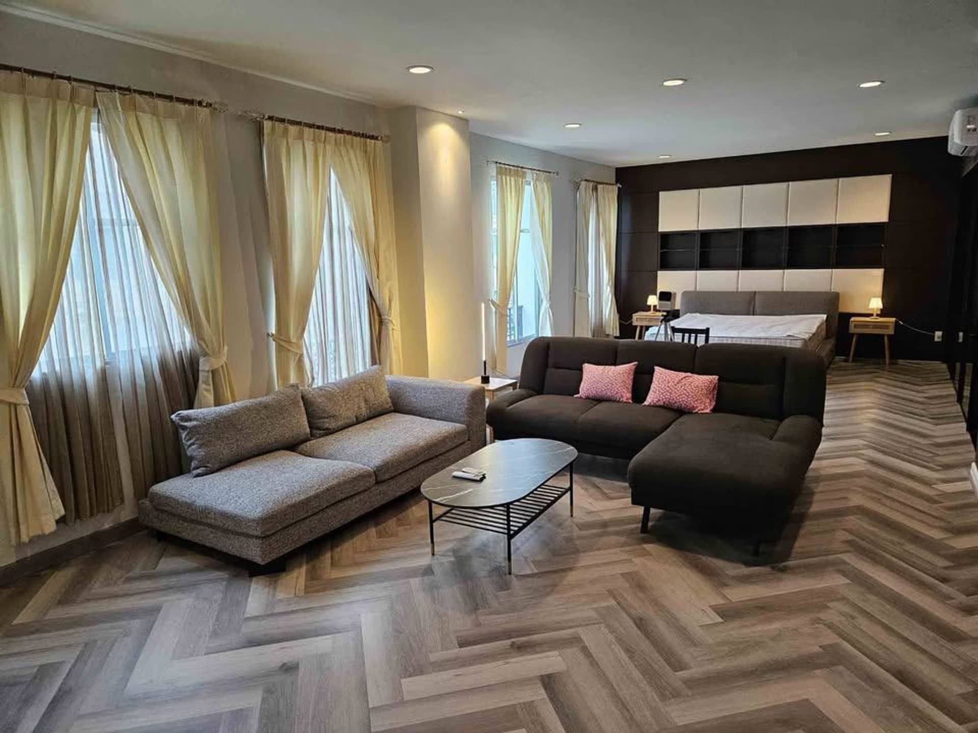 5 Bed Townhouse for Rent in Yan Nawa - Image 6
