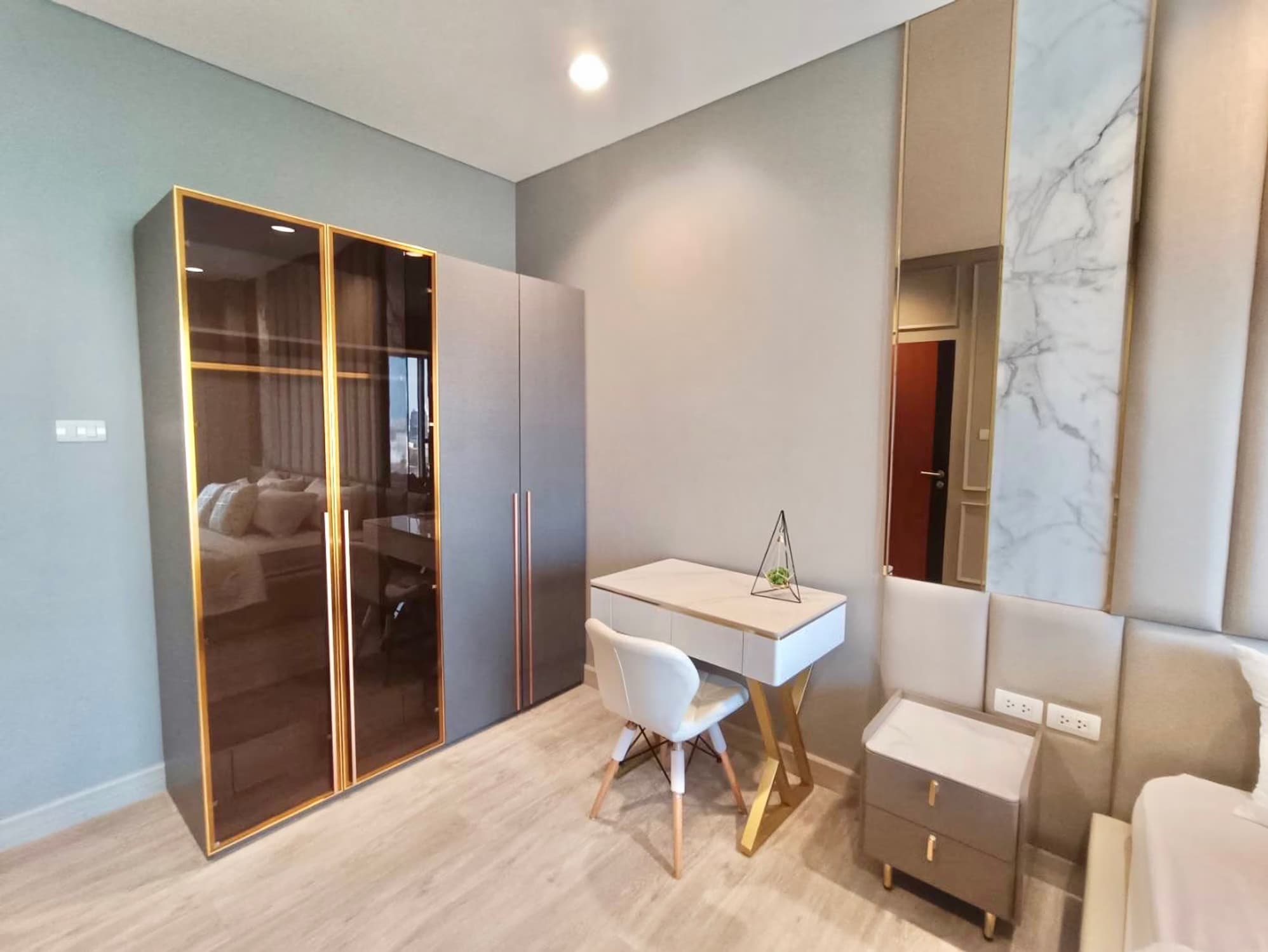 Condo for Sale at Intro Condominium - Image 6