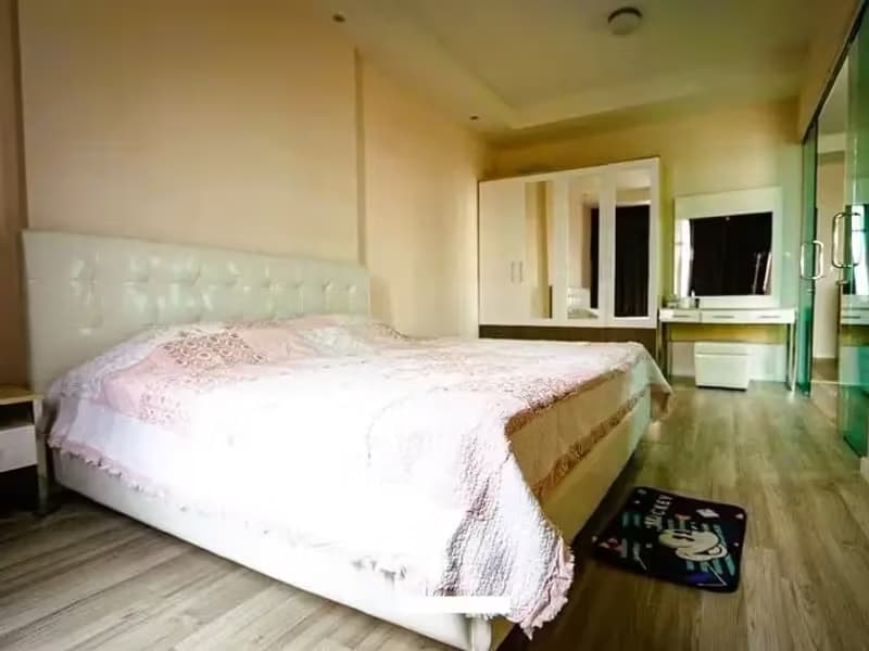 1 Bedroom Condo