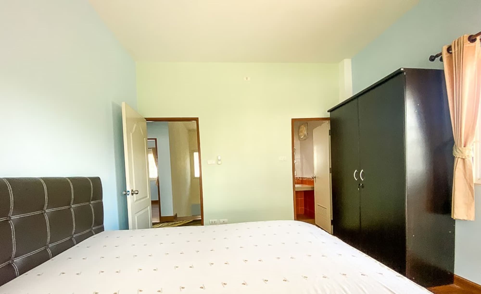 4 Bedroom House - Image 15
