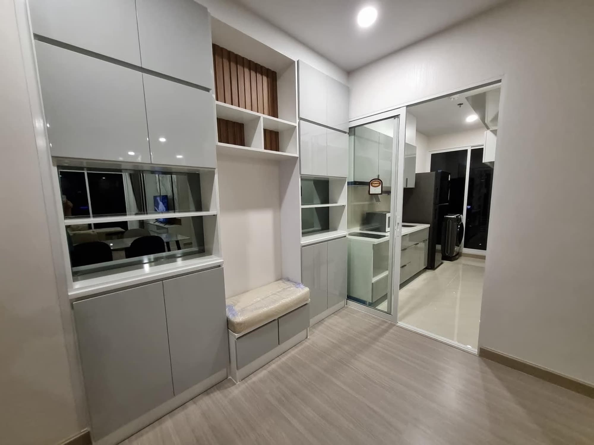 2 ห้องนอน คอนโด สำหรับ จำหน่าย ใน บางรัก - Image 4 2 ห้องนอน คอนโด สำหรับ จำหน่าย ใน บางรัก - Image 4