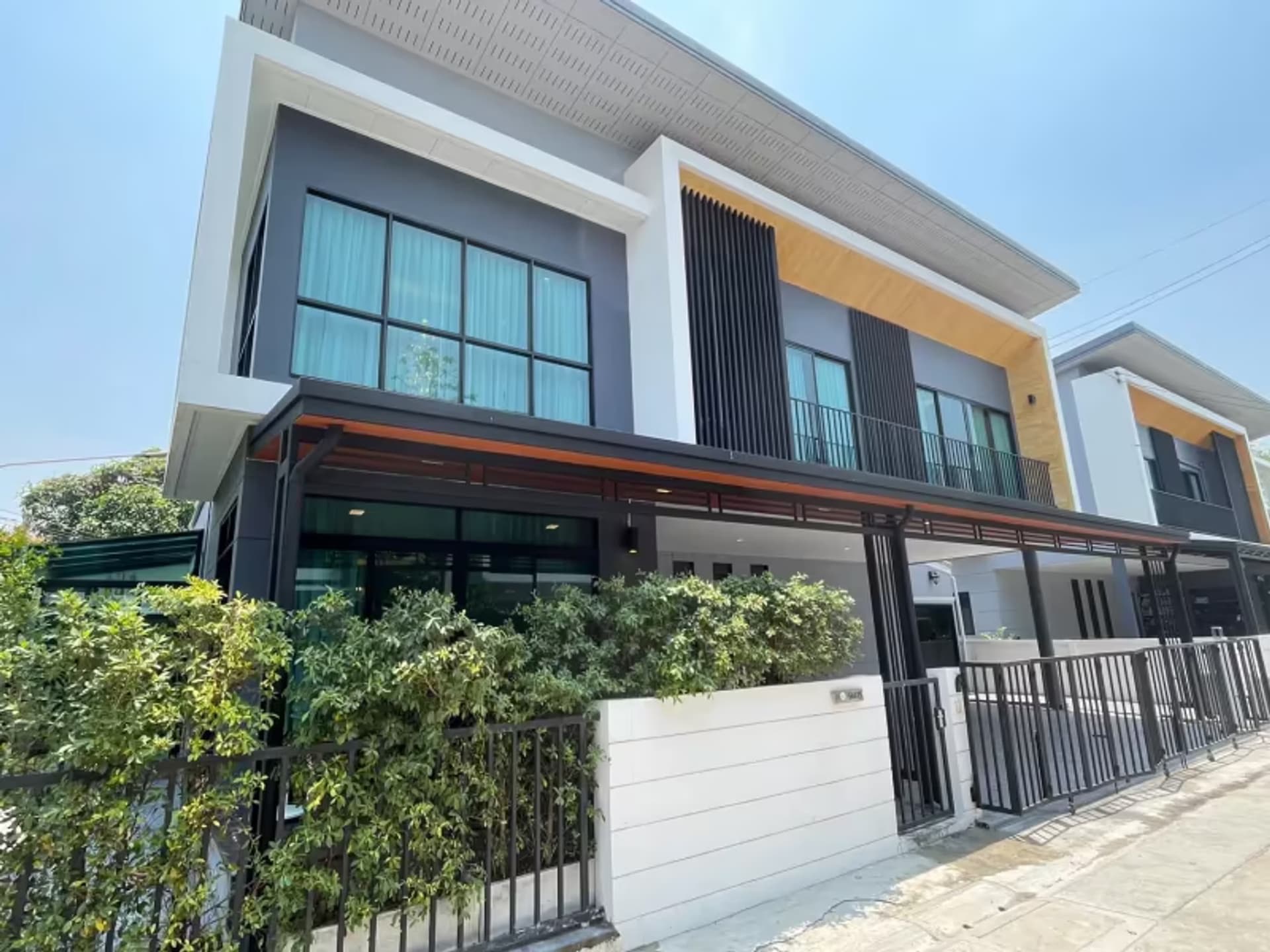 4 Bedroom House - Image 5