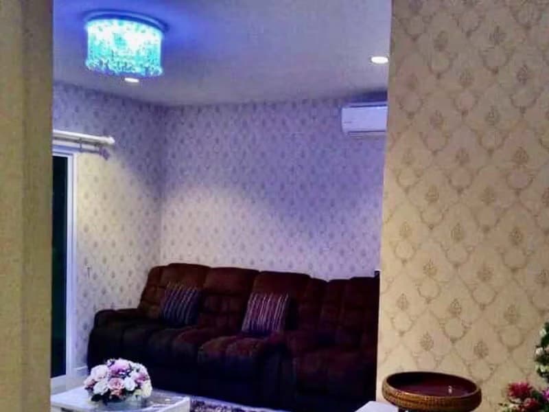 6 Bedroom House
