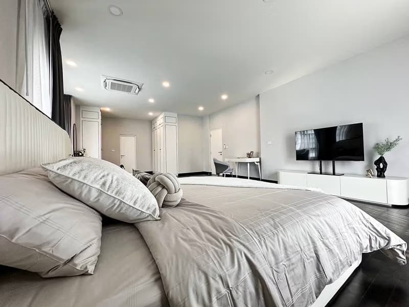 4 Bed House for Rent in Bang Phli District