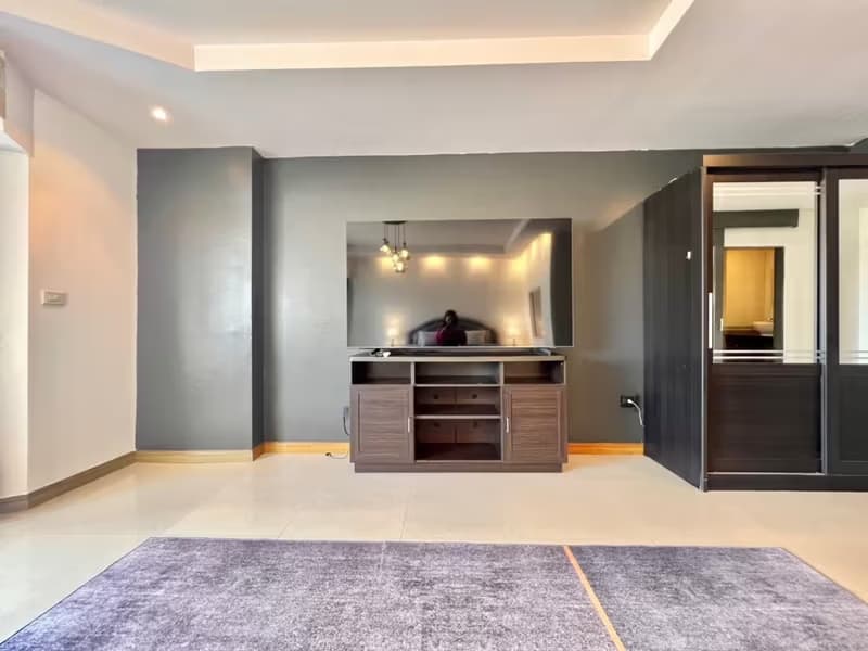 Condo for Rent at Riverside Condo