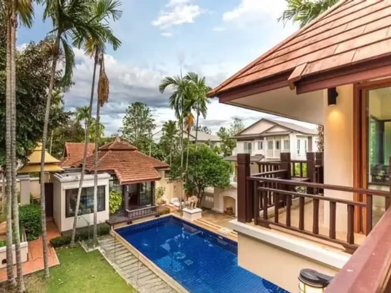 6 Bedroom House