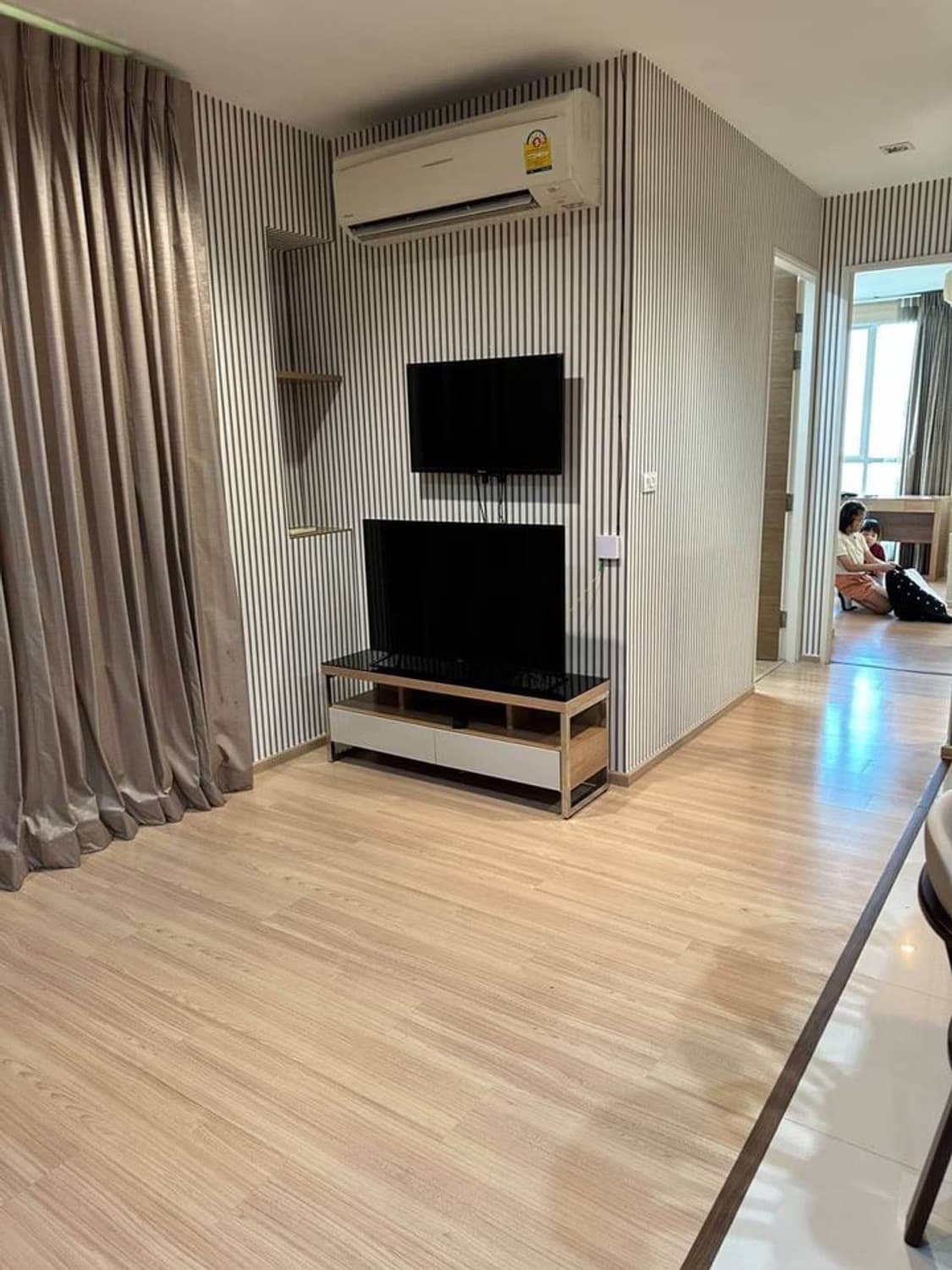 2 Bed Condo for Sale in Phaya Thai - Image 2